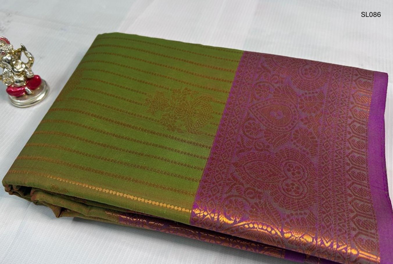 Vaira oosi silk saree